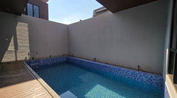 Gambar 1 Rumah Baru 2lt dengan private pool, lift, depan green area