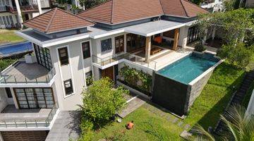 Gambar 5 Rumah type bali dengan private pool, furnish, dan view gunung