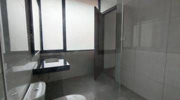 Gambar 1 Rumah Modern 2 Lantai, Shm, Dilengkapi Lift Dan Private Pool, Depan Green Area di Sentul City, Bogor