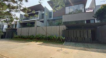 Gambar 3 Rumah cantik depan green area, ada private pool dan lift 