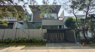 Gambar 2 Rumah cantik depan green area, ada private pool dan lift 