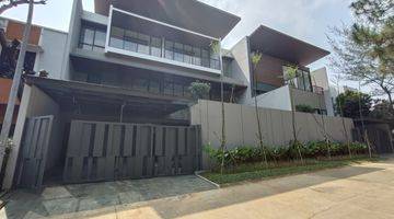 Gambar 2 Rumah Dengan Lift Dan Private Pool Depan Green Area Dan Dekat Dari Exit Tol