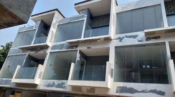 Gambar 1 Di Jual Paket 8 Unit Thonhose Menteng Atas