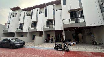 Gambar 2 Rumah Cluster Modern Utaka Hauz di Utan Kayu