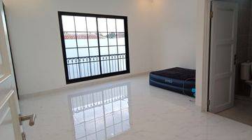 Gambar 1 Rumah 2lantai American Classic Private Pool Puri Jakarta Barat