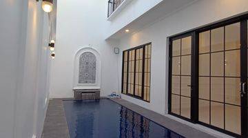 Gambar 2 Rumah 2lantai American Classic Private Pool Puri Jakarta Barat