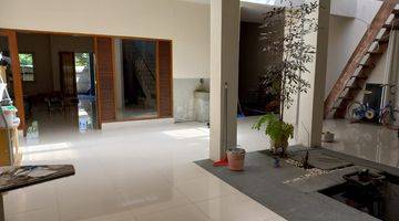 Gambar 1 Rumah 2 Lantai Bagus Semi Furnished SHM di Komplek Pasadena, Bandung