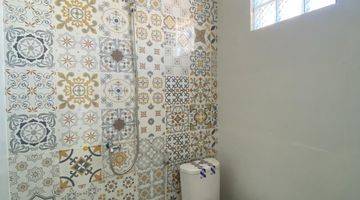 kamar mandi rumah 2 lantai bukit mekar