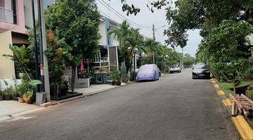 Gambar 3 Rumah 2 lt  renovasi depan taman di cluster Harmoni harapan indah