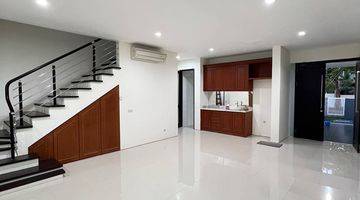 Gambar 4 Rumah Graha Natura 2 Lantai Full Renovasi Semi Furnished HGB