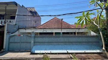 Gambar 1 Rumah Jalan Kesumba, Taman Paliatif 1 Lantai Tengah Kota Surabaya