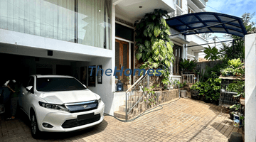 Gambar 2 Rumah, Bangunan 3 Lantai, Kondisi Bagus, Unfurnished, Dekat Ecopark