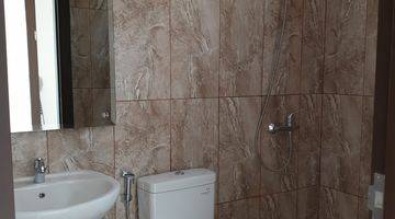 kamar mandi di jual rumah modern cluster