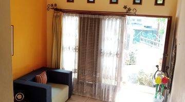 ruang tamu rumah di setrasari 2 lantai