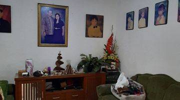 ruang keluarga rumah di jl. leuwipanjang 2