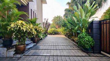 garasi/carport rumah mewah posisi hoek nuansa