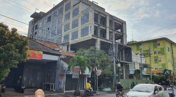 Gambar 1 Bangunan Komersil Lokasi Ramai Di Jl Gajah Mada Pakualaman Yogyakarta