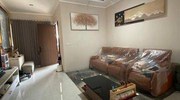 Gambar 1 Rumah 2 Lt Semi Furnish di Suvarna Sutera Eldora Tangerang 1K8000RW