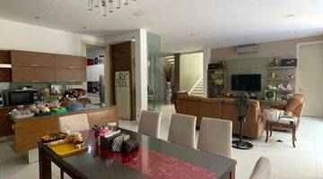 Gambar 2 Rumah 2 Lantai Bagus Semi Furnished SHM di Intercon, Jakarta Barat