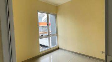 Gambar 4 Dijual Rumah Dua Lantai, 3 Kamar Tidur, Cluster Riviera Village