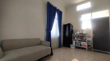 ruang tamu rumah shm di perumahan bukit