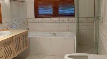 kamar mandi disewakan rumah bagus terawat unfurnished