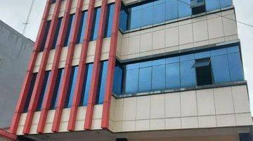 tampak depan jual gedung perkantoran 5 lantai