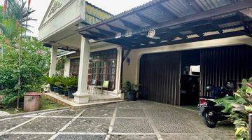 Gambar 2 Rumah Asri, Pinggir Jalan Raya