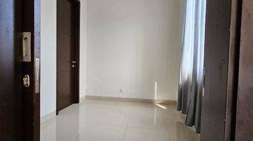 Gambar 3 Rumah Vanya Park Bsd 2 Lantai Semi Furnished Ada Taman