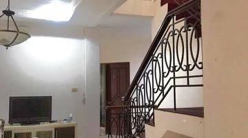 Gambar 3 Rumah Hook 2 Lantai Bagus Semi Furnished SHM di Taman Beverly Lippo Karawaci, Tangerang