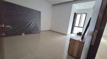 Gambar 2 Rumah Kontrakan 3 Lantai Bagus Semi Furnished di Sutera Olivia, Tangerang