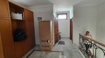 Gambar 2 Rumah Bagus Semi Furnished SHM di Jl. Seroja, Jakarta Barat