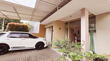 Gambar 5 Rumah Bagus Semi Furnished di Komplek Batununggal