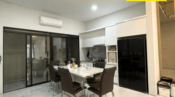 ruang makan rumah di kota baru parahyangan