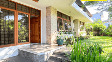 tampak depan rumah di istana regency pasteur