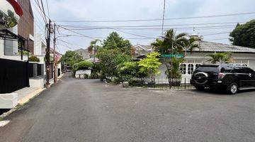 Gambar 2 Tebet Rumah Fresh Lay Out Lega Lokasi Depan Taman