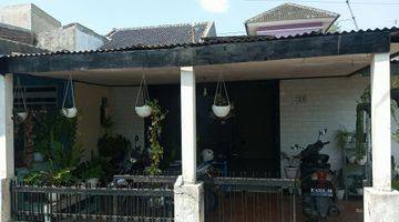 tampak depan jual rumah hook deket stikes