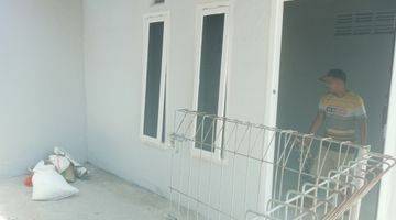 ruang tamu jual rumah tengah kota mugas