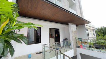 Gambar 2 Rumah 3 Lantai Bagus Furnished SHM di Cengkareng, Jakarta Barat