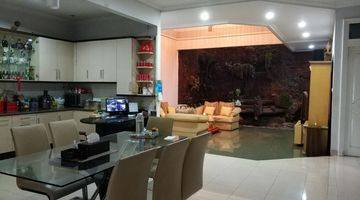ruang makan rumah di puri indah, luas