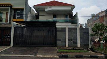 tampak depan rumah di puri indah, luas