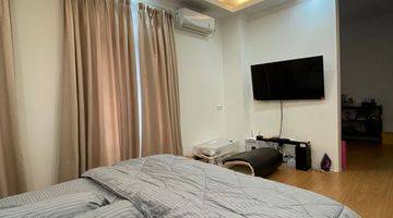 kamar tidur rumah di green lake cluster
