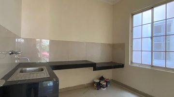 dapur rumah di green lake cluster