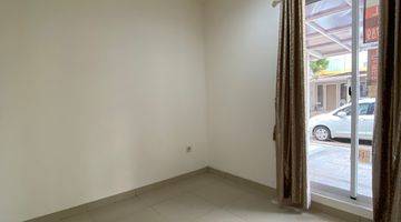 kamar tidur rumah di green lake cluster