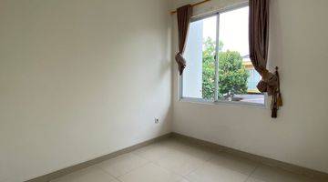 kamar tidur rumah di green lake cluster