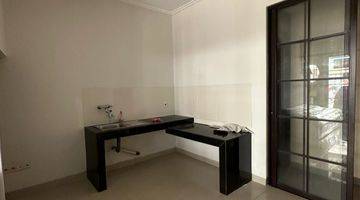 dapur rumah di green lake cluster