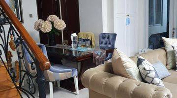 ruang makan rumah di premier pavilion kalideres,