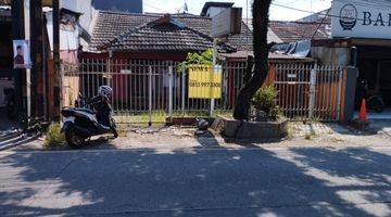 Gambar 1 Rumah untuk usaha pinggir jalan utama area Antapani