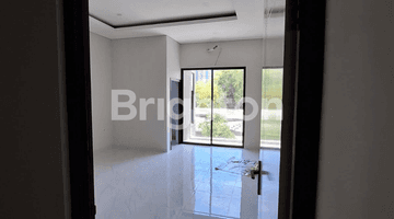 Gambar 1 RUMAH BARU TENGGILIS MEJOYO, RUNGKUT, KENDANGSARI, ROW 2½ MOBIL