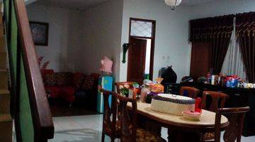 Gambar 3 Rumah 2 Lantai Bagus Semi Furnished Siap Huni 